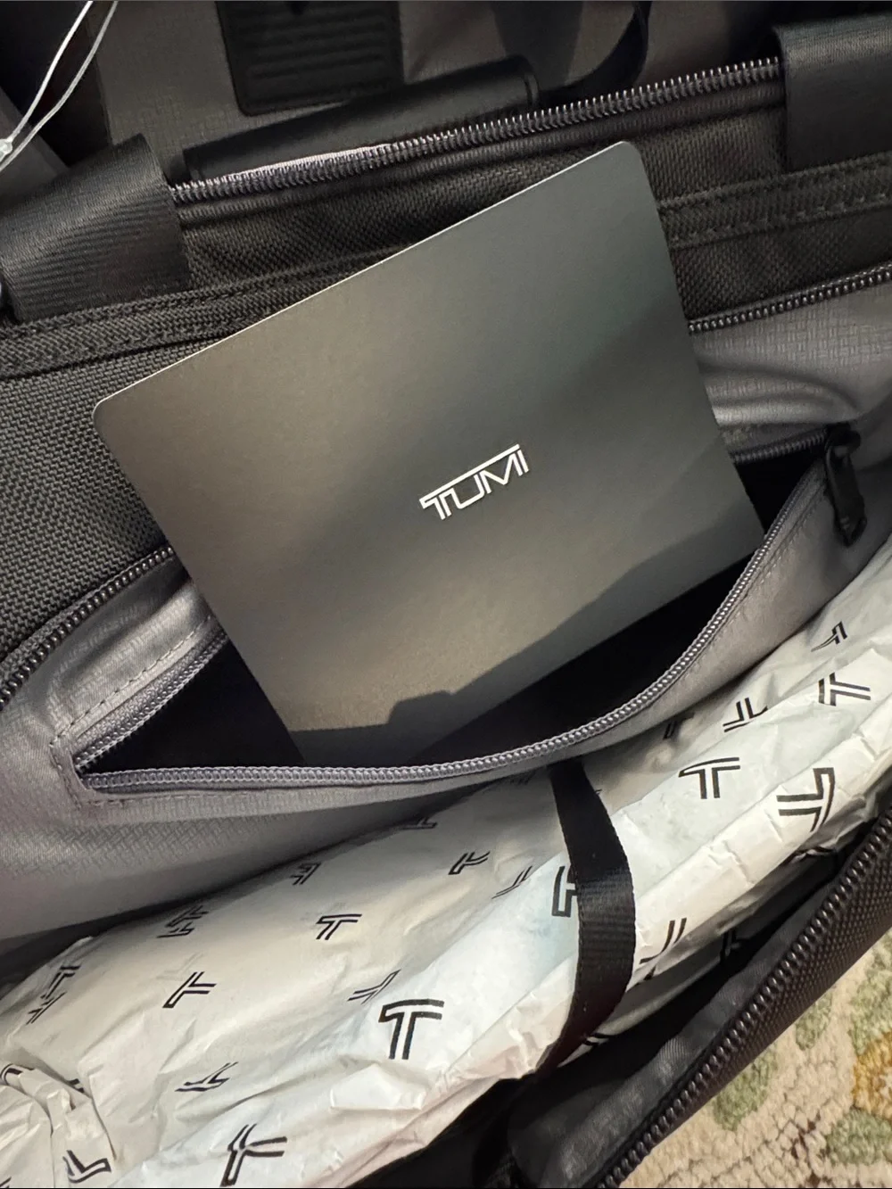 Tumi Sport Black Men’s golf Duffel with Detachable Shoulder Strap NWT